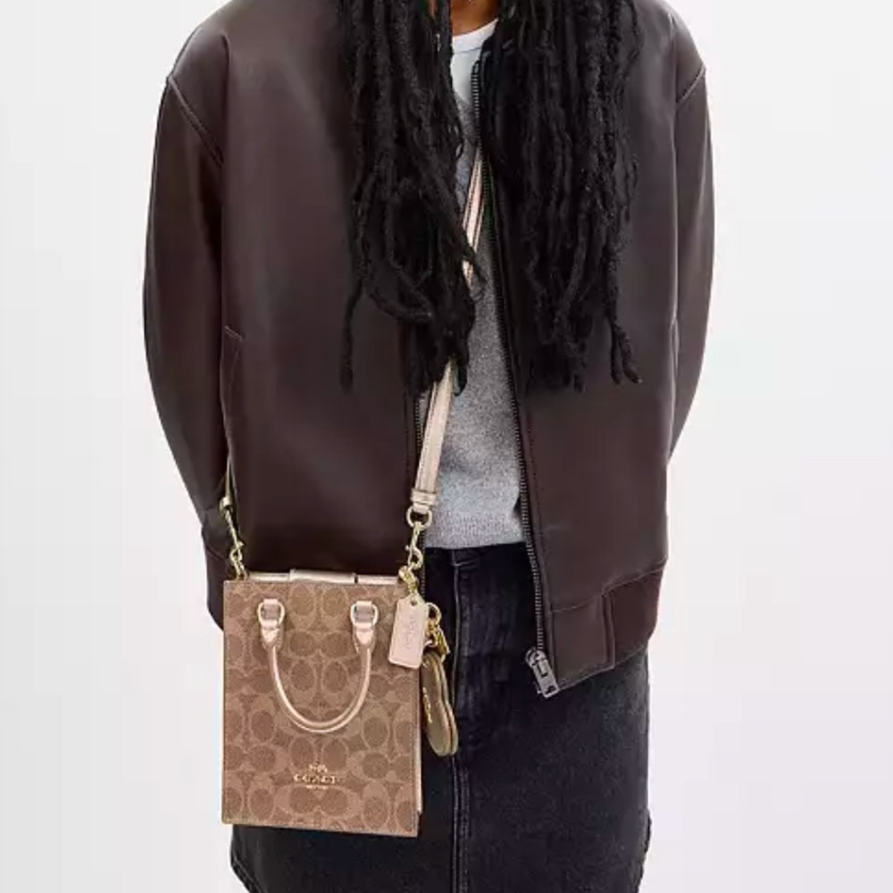 Coach print gift square mini bag with heart keychain - Picture 3 of 10